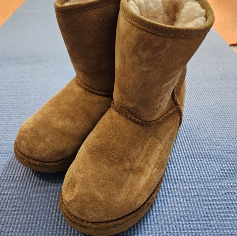 Tan UGG Boots Size 3 EUC